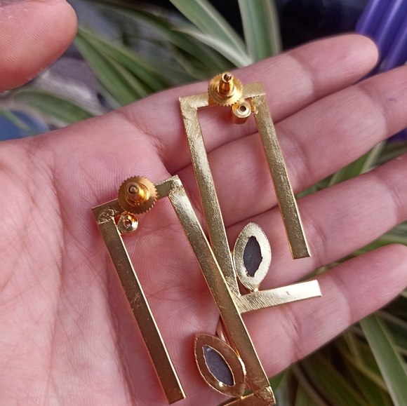 Handmade gold platted stone studded stud earrings - Picture 9 of 11